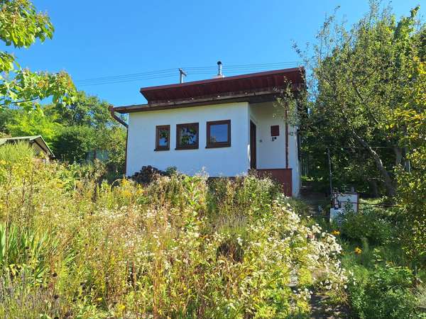 PREDANÉ. Ponúkame na predaj murovanú chatu s krásnym pozemkom vo vyhľadávanej lokalite, Košice – Sever, Kalvária.
