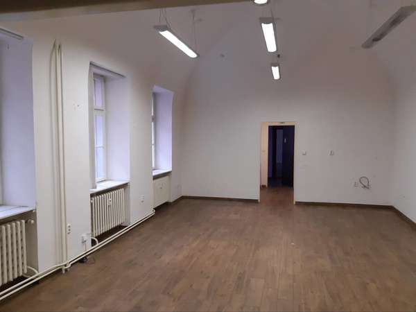 Prenájom priestoru v centre, Hlavná ul., prízemie, 42 m2.