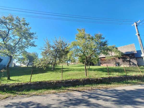 Stavebné pozemky 600 m2, blízko KE, K. Lipovec